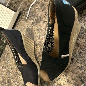 Size 5.5 TOMS wedges brand new